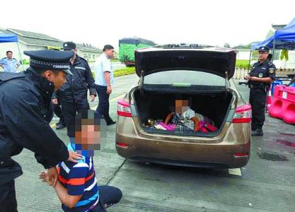 小轿车超载被罚